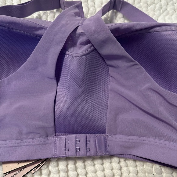 VICTORIA'S SECRET
Incredible Max Sports Bra - NEW - Picture 3 of 5